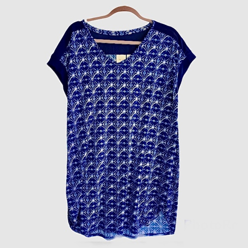 Blue and white tunic, Chico’s size 2 (12-14 misses).